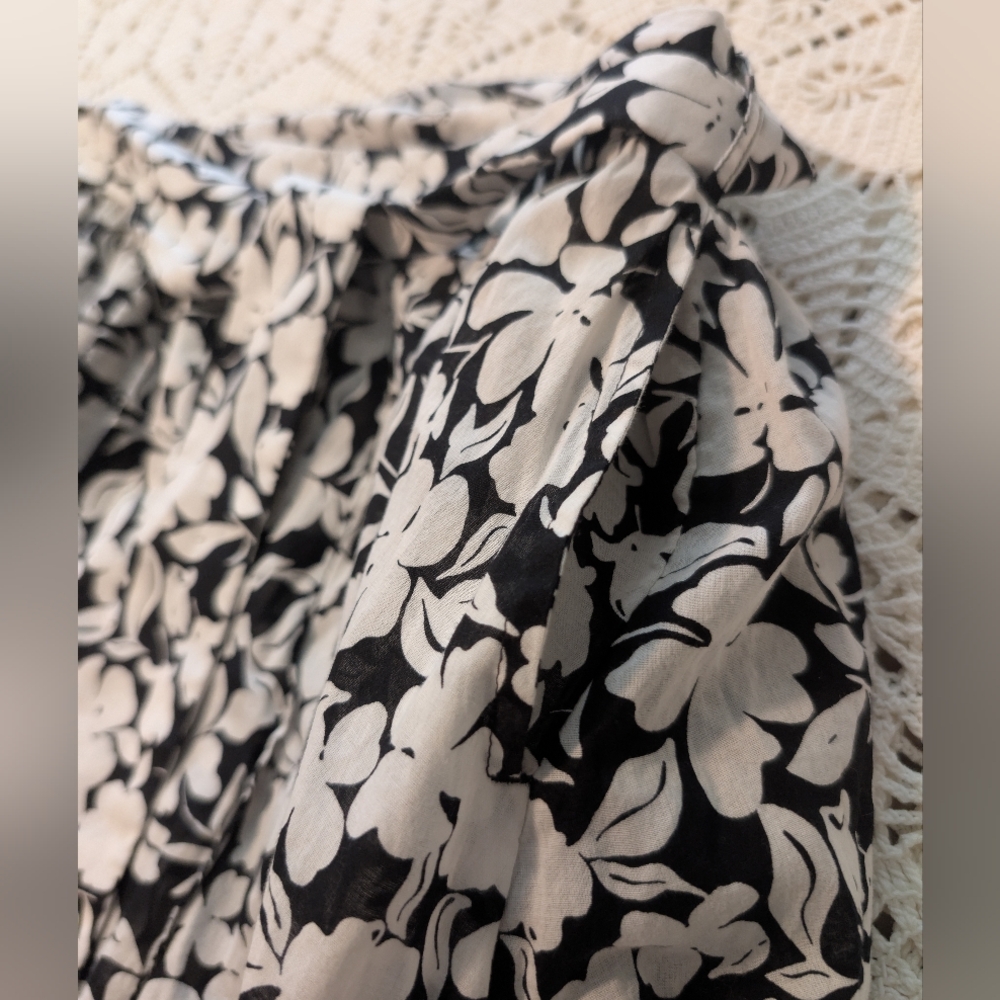 Beautiful Lawrence Zarian Black and White Floral Patterned Faux Wrap Maxi Skirt - Picture 9 of 11